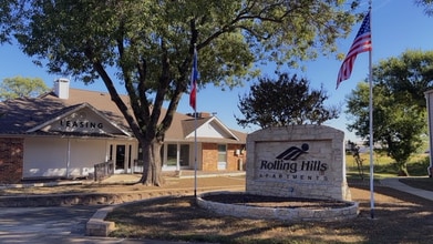 Building Photo - 2010 Estrada Pkwy