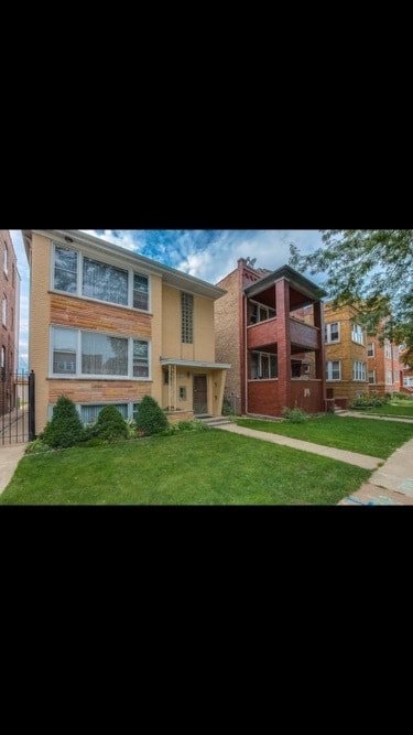 Building - 3038 N Davlin Ct Apartments