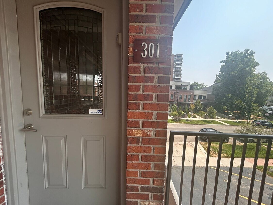 Foto principal - $0 DEPOSIT OPTIONS. CHARMING ONE-BEDROOM C...