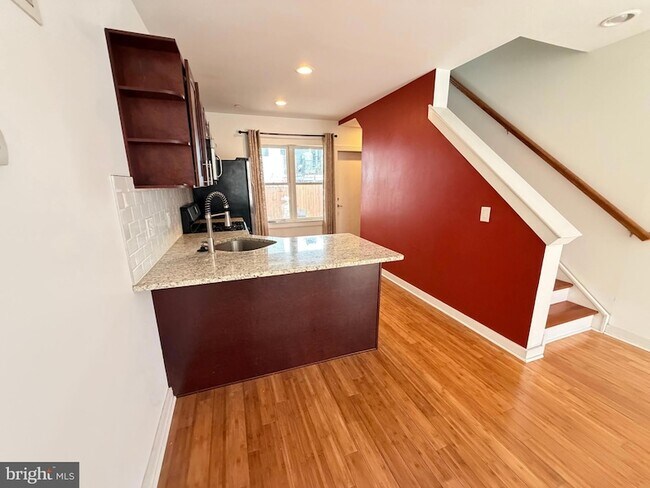 Foto del edificio - 3013 W Cabot St