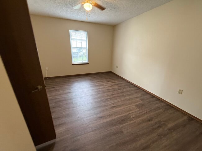 Foto del edificio - 55+ Autumnwood Point Apartments