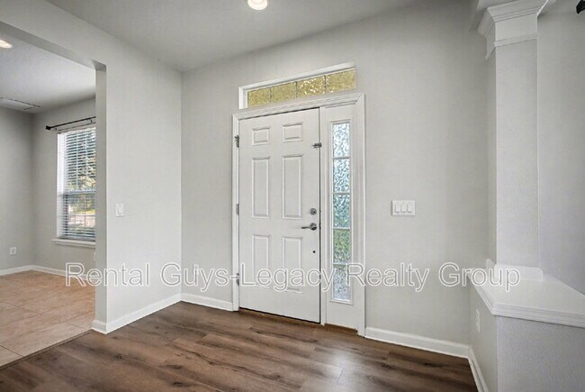 Foto del edificio - 6986 Roundleaf Dr