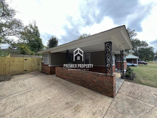 Building Photo - 4024 Hermitage Dr