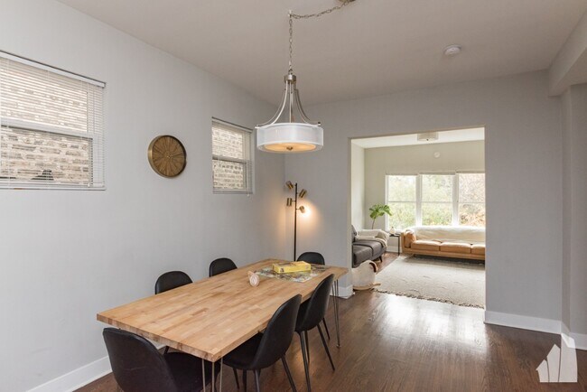 Foto del edificio - 3570 W Dickens Ave