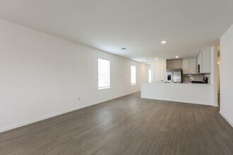 Building Photo - 3704 Axis Hl St