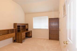 Building Photo - 9115 Sunny Ridge Dr