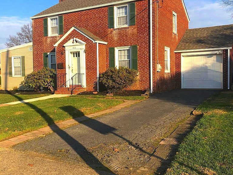 Primary Photo - 300 Jackson Ave