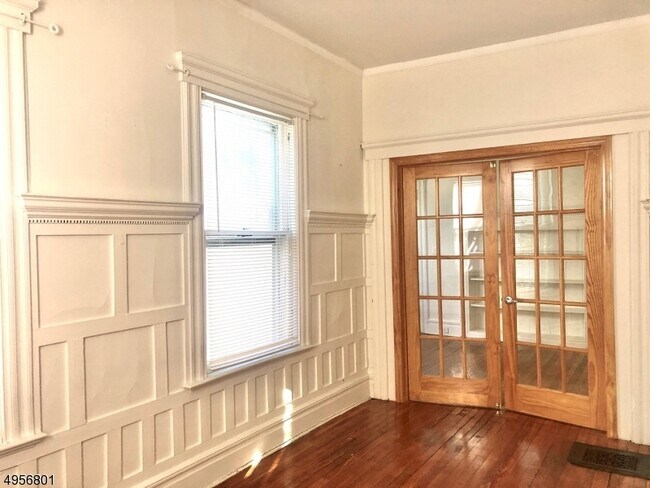 Building Photo - 182 Bellevue Ave