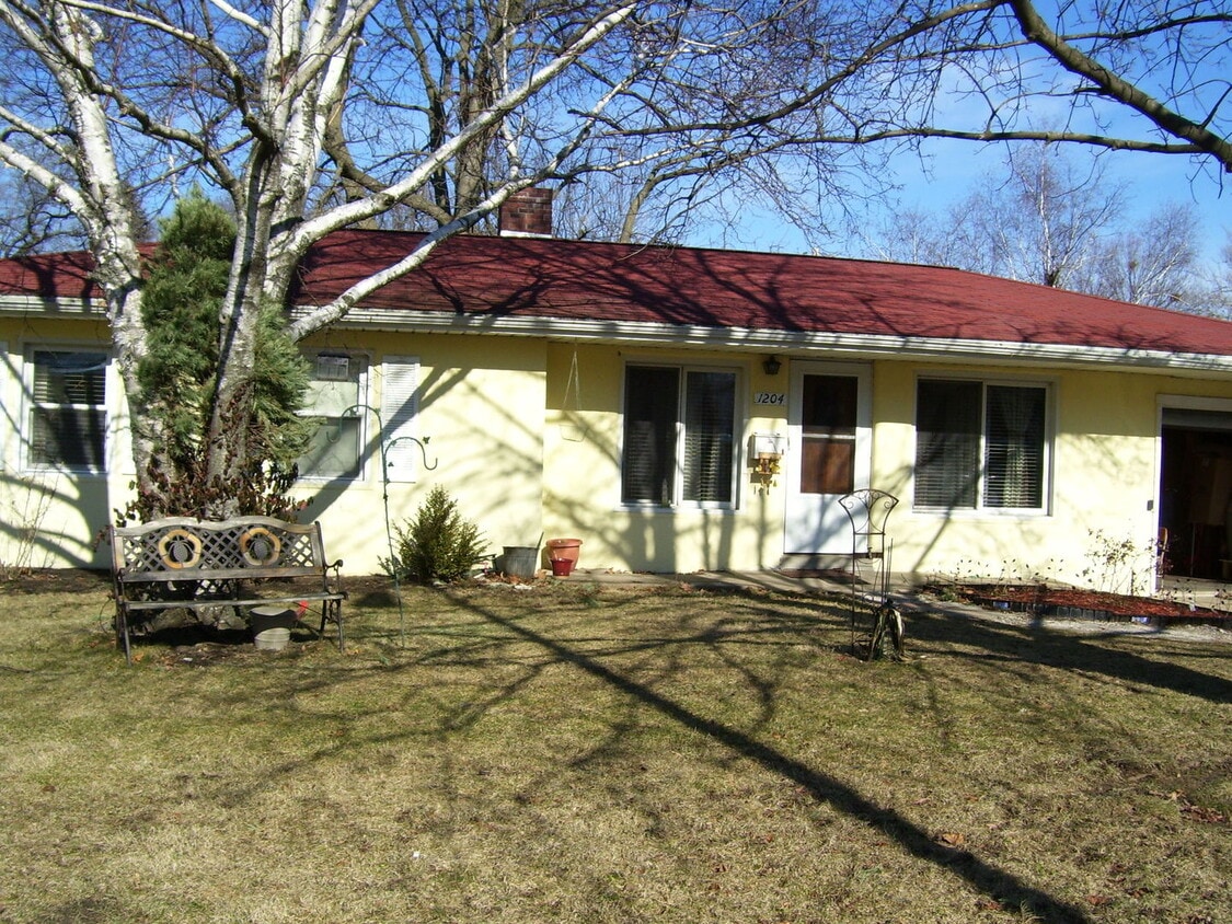Primary Photo - 3 Bedroom with basement!