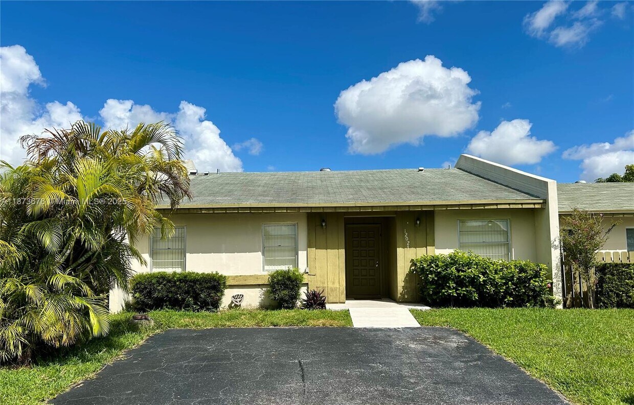 Foto principal - 12024 SW 110th St Cir E
