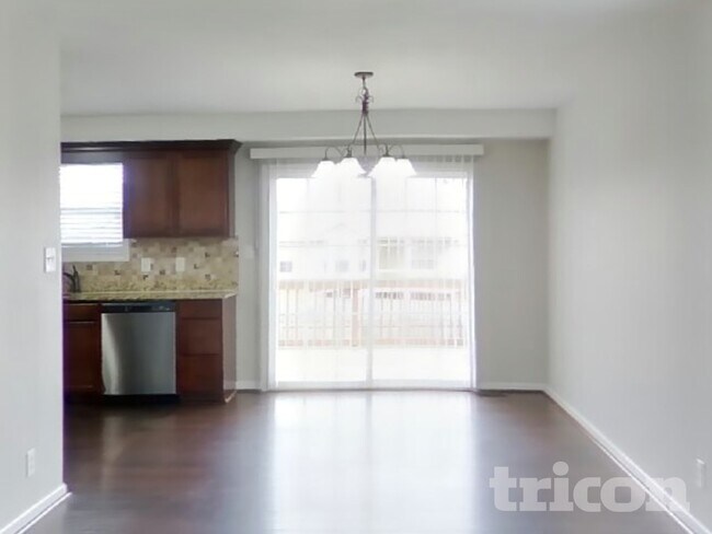 Building Photo - 1073 Castlerock Dr