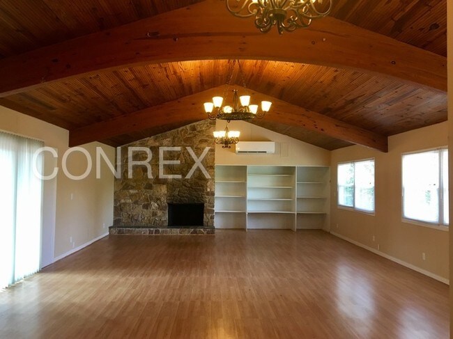 Building Photo - 1537 Brennen Rd