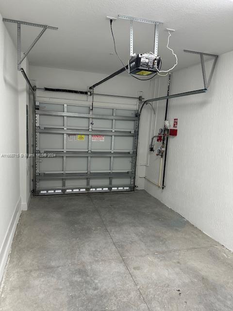 Building Photo - 130 SW 170th Ave
