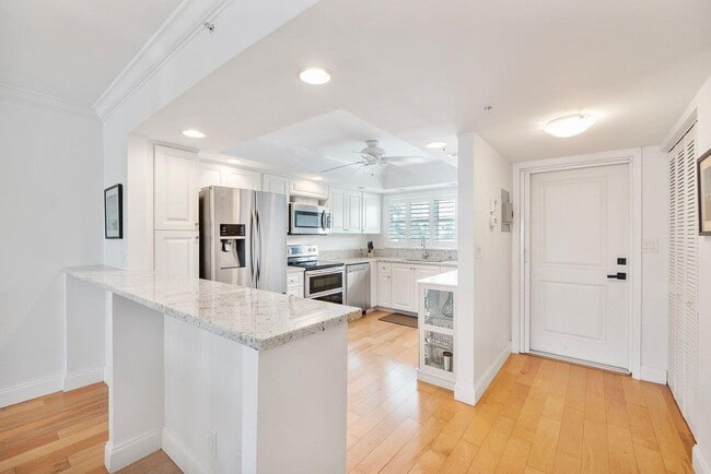 Foto del edificio - 3310 S Ocean Blvd