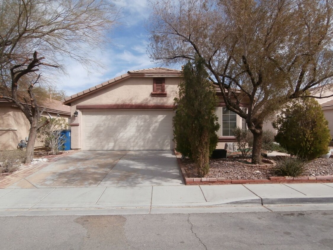 Primary Photo - Spacious and modern 3-bedroom, 2.5-bathroo...