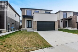 Building Photo - 92 Poole Cres