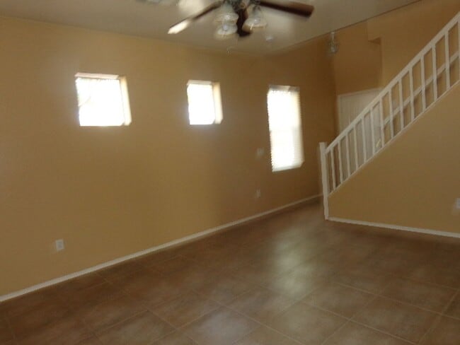 Foto del edificio - 3 bedroom 2.5 Bath in East Mesa