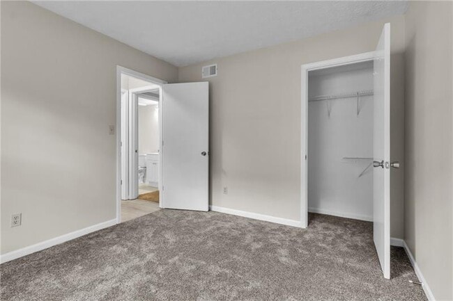 Building Photo - 3040 Clearbrook Dr