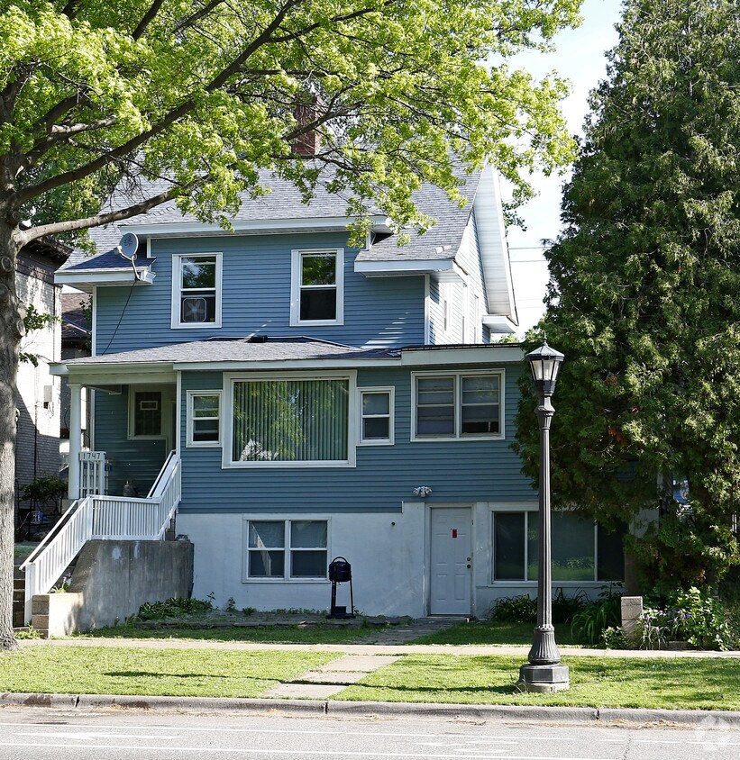 Primary Photo - 1747 Marshall Ave