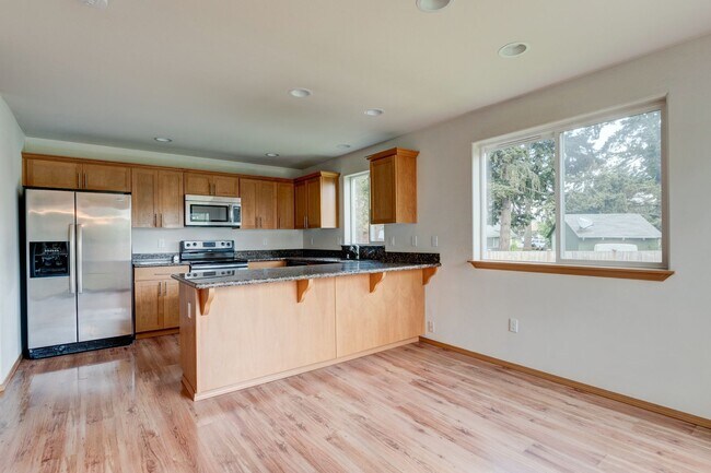 Foto del edificio - 3 Bedroom 2.5 Bath with 3 Car Garage