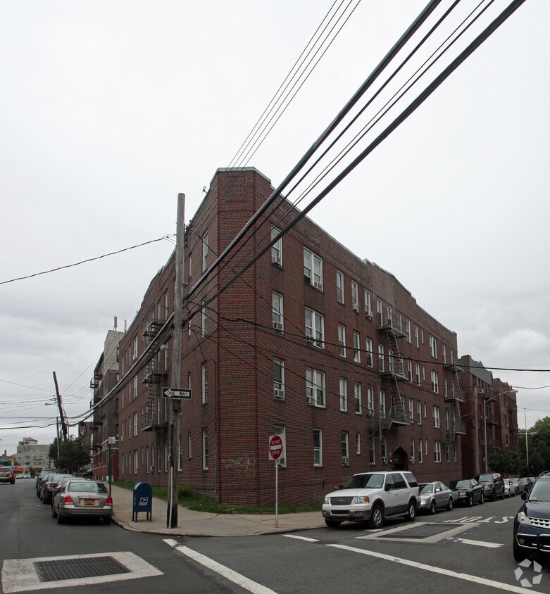 Primary Photo - 41-38 67th St