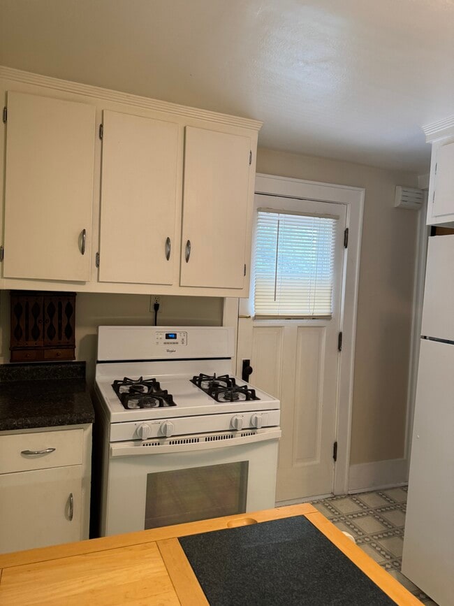 Building Photo - 1257 Elm Lawn St