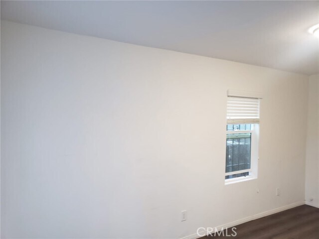 Building Photo - 716 W 75th St