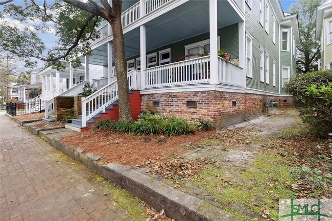 Building Photo - 413 E Waldburg St