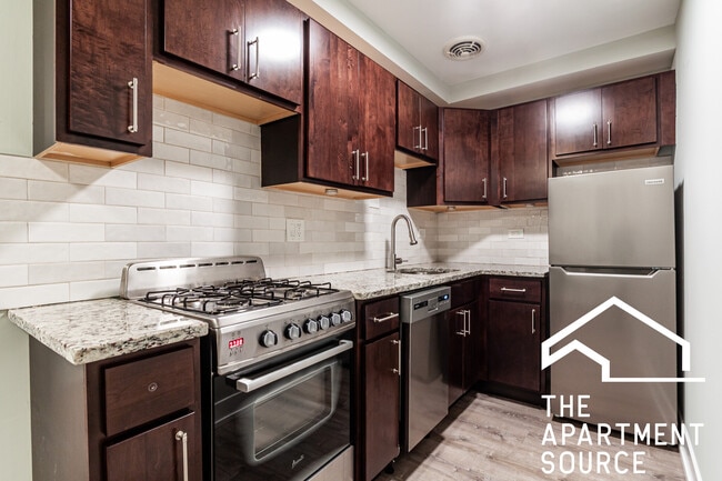 Building Photo - 454 W Barry Ave