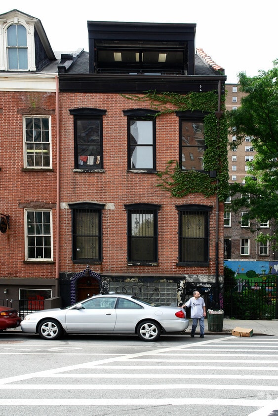 Building Photo - 279 E Broadway