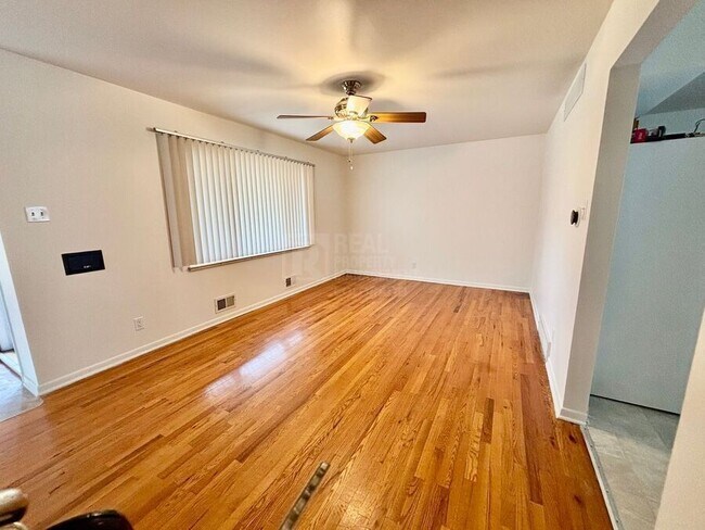 Building Photo - 5721 Everett St