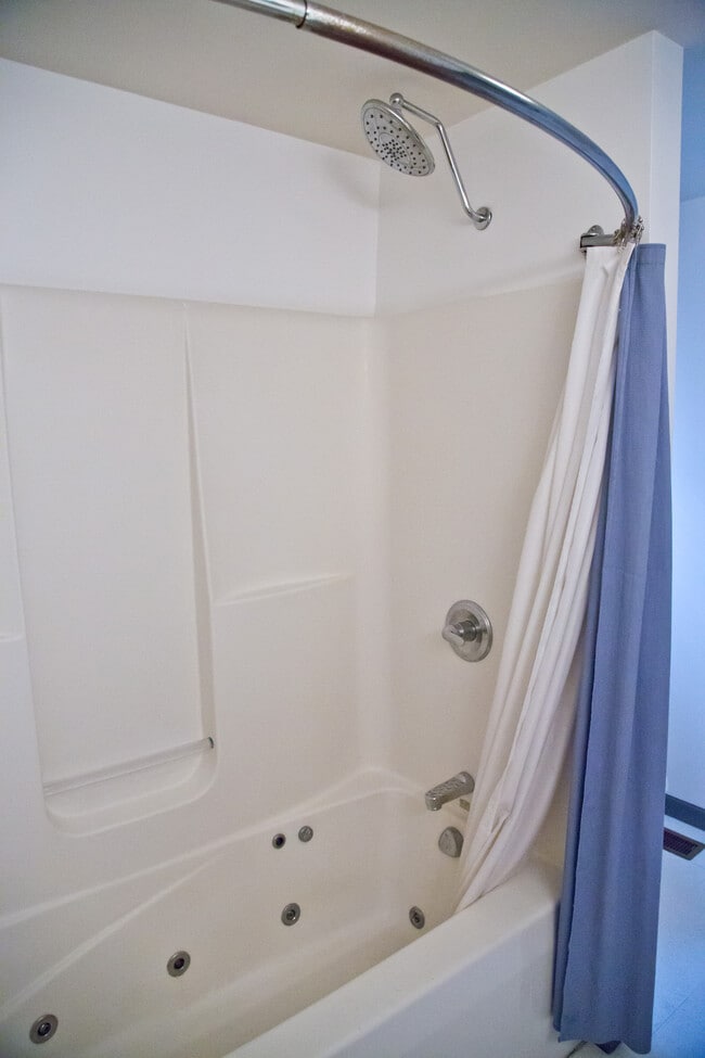 Building Photo - 1460 Blue Course Dr