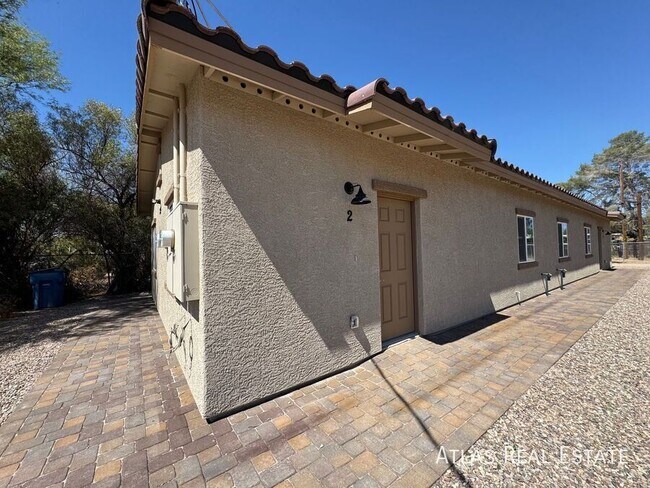 Building Photo - 1337 W El Caminito Pl