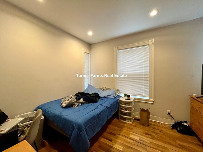 Building Photo - 14 Batchelder St