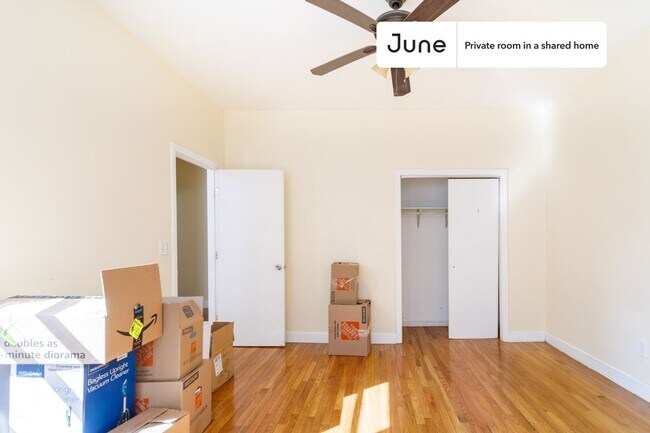 Foto del edificio - Private bedroom in 2 bed/1 bath Home