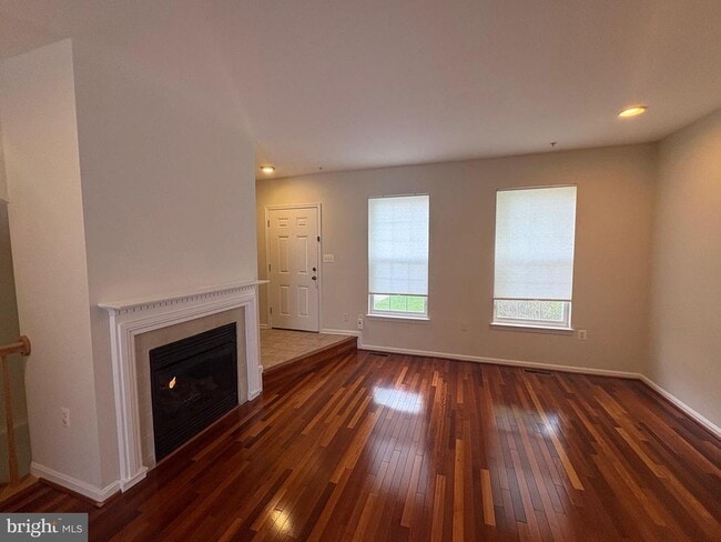 Building Photo - 537 Ensemble Ct