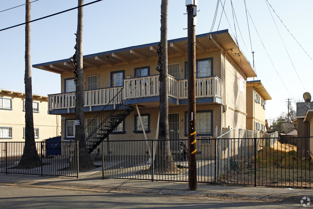 Building Photo - Oakmont Apartments