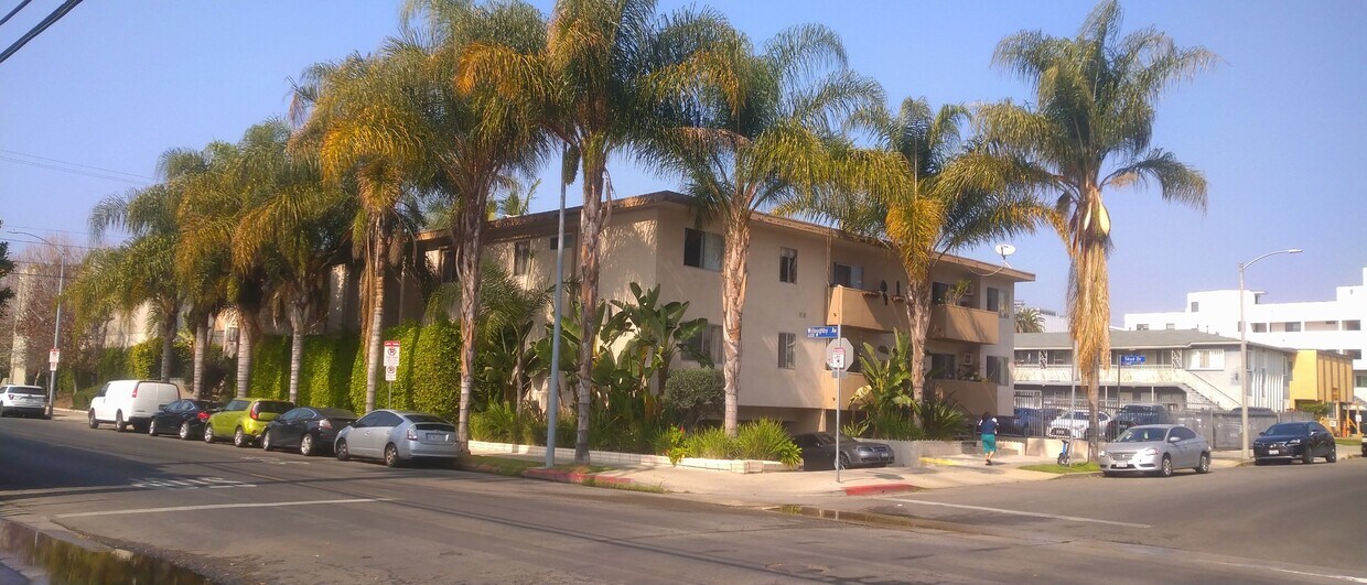 6355 Willoughby Ave, Los Angeles, CA 90038 Apartments in Los Angeles