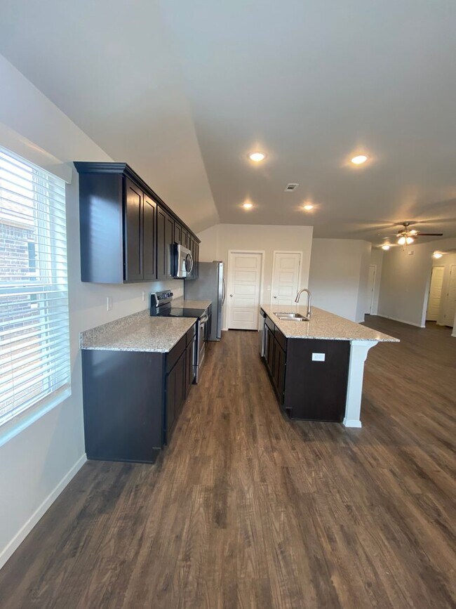 Foto del edificio - NOW PRELEASING — Charming 3-Bedroom | 2-Bath Home in Regency Park