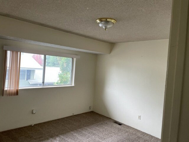 Building Photo - 1610 Lakeview Ave