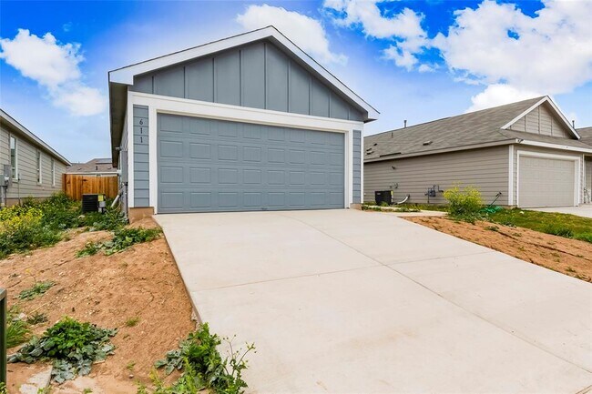 Foto del edificio - 611 Whoopers Lp