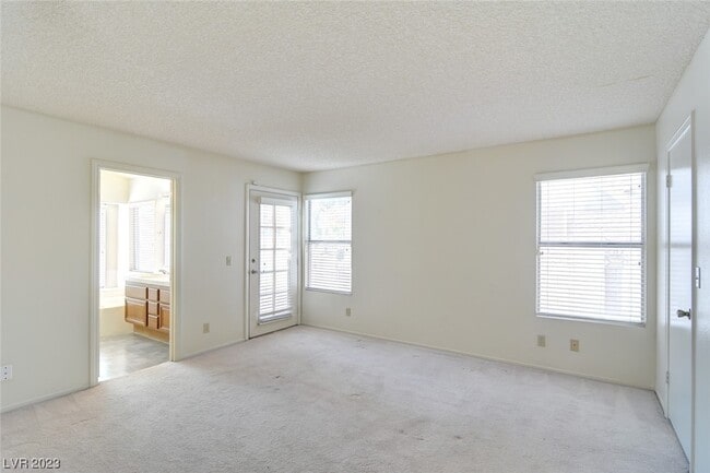 Building Photo - 217 S White Cloud Cir