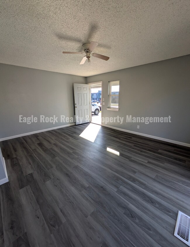 Foto del edificio - East Tulsa Duplex Unit for Rent (2beds/1.5baths)