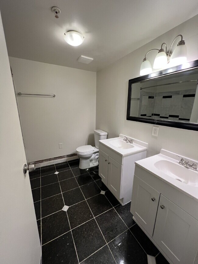 Building Photo - 1BD/1BA Cozy Baltimore Condo