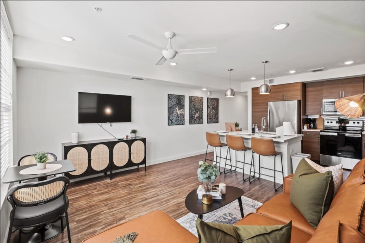 Foto principal - 120 N Madison Ave