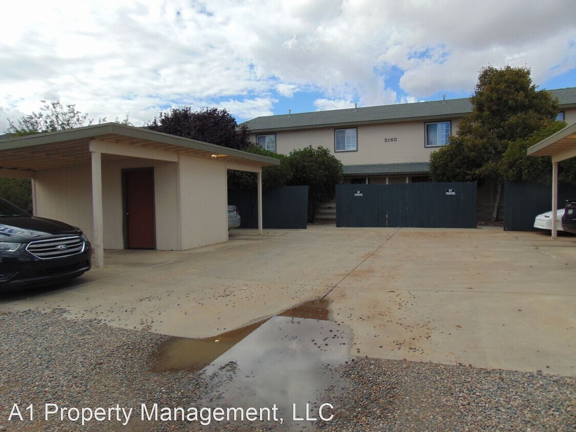Primary Photo - 3160 N Navajo Dr