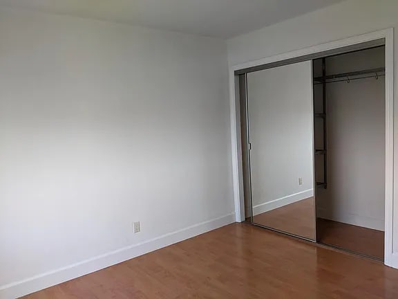 Building Photo - 242 Moscow St