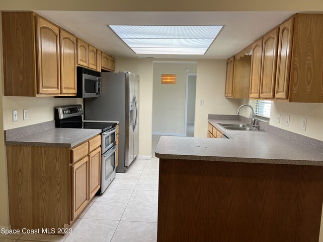 Foto del edificio - 1911 Talloak Rd