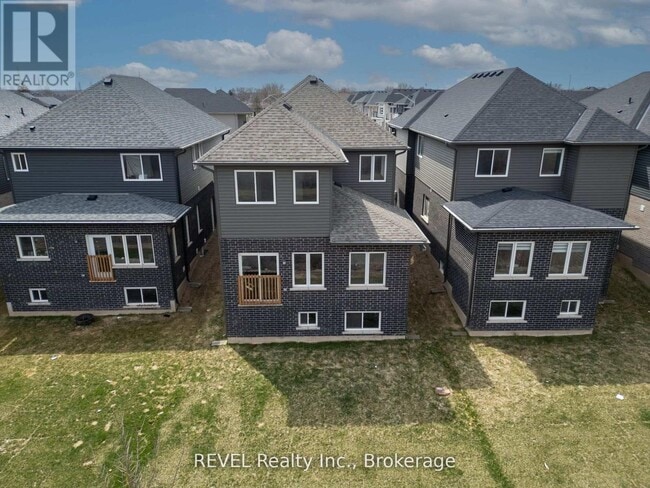 Building Photo - 139 Caroline St