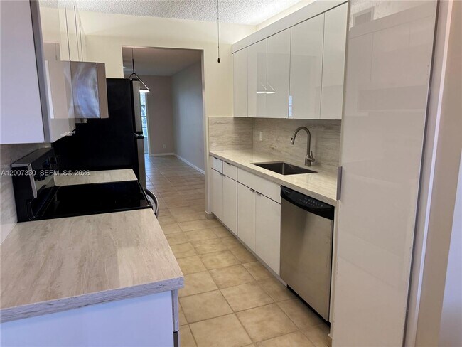 Foto del edificio - 12501 SW 14th St